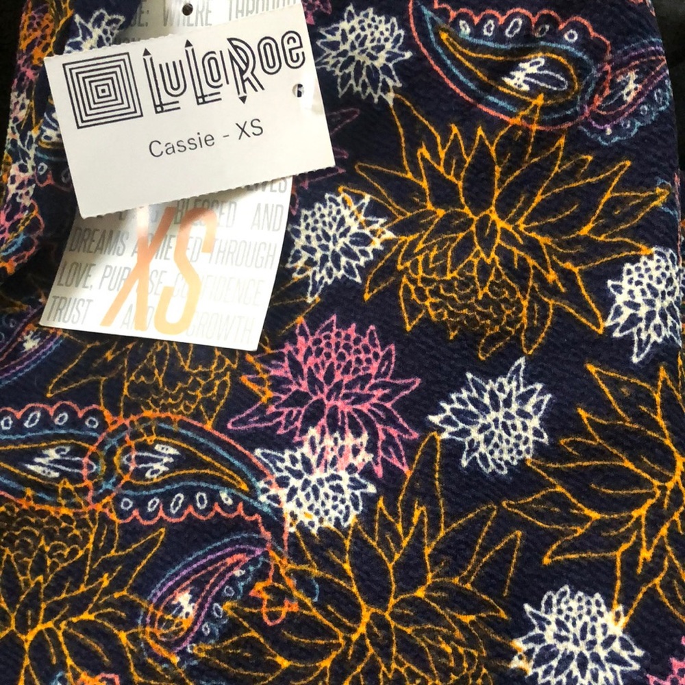 XS LuLaRoe Cassie skirt